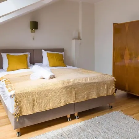 Charming Apartment In Perfect Location-2