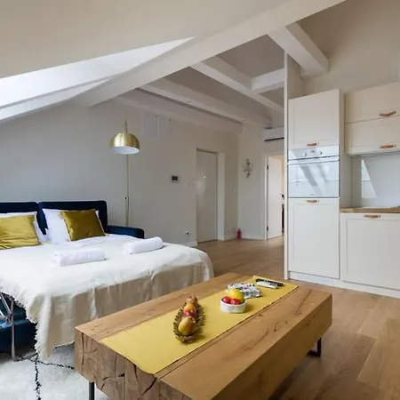 Charming Apartment In Perfect Location-3